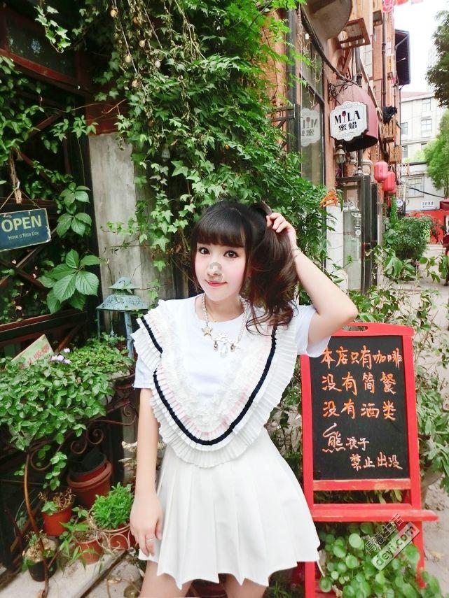 詹姆斯迷彩风显老兵本色 范德彪白衬衫搭毛背心个性十足